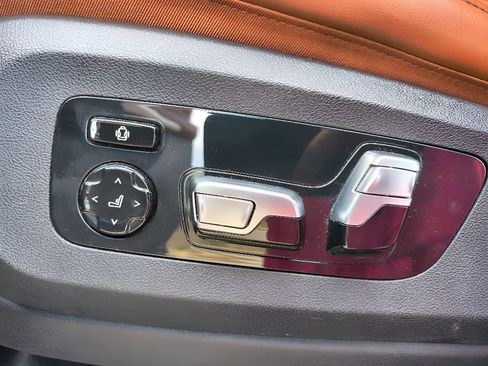 Used 2022 BMW X7 M50i image 12