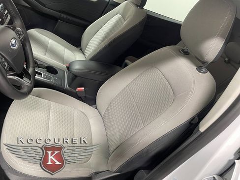 Used 2022 Ford Escape SE w/ SE Sport Appearance Package image 12