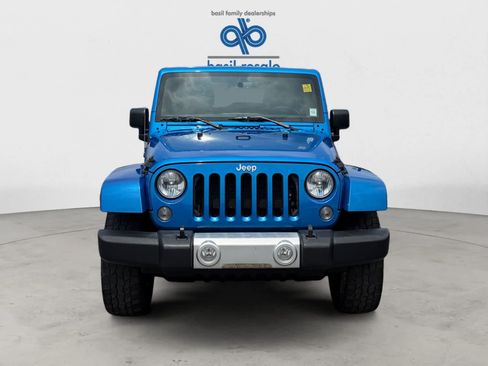 Used 2015 Jeep Wrangler Unlimited Sahara AWD/4WD image 9