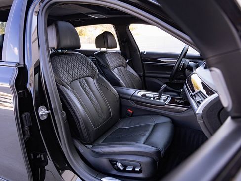 Used 2019 BMW 750i xDrive w/ Executive Package image 26