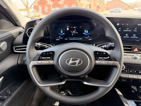 Used 2024 Hyundai Elantra SEL image 16