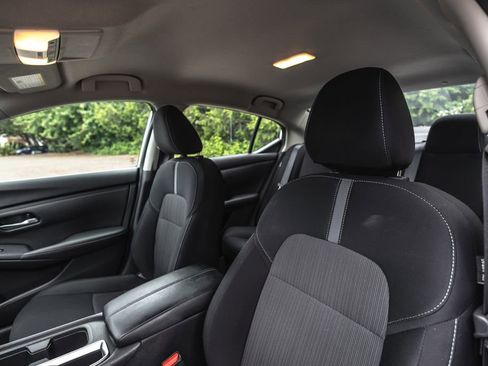 Used 2024 Nissan Sentra SV FWD image 19