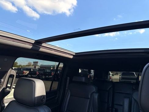 Used 2022 GMC Yukon XL Denali AWD/4WD image 37