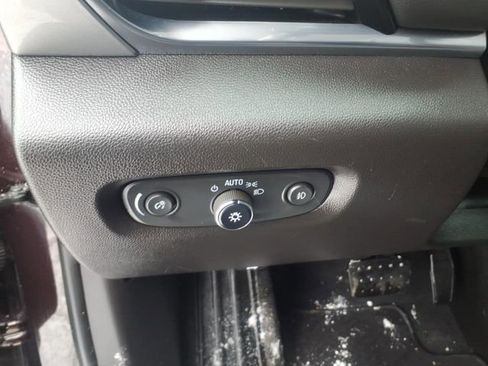 Used 2021 Chevrolet Traverse LT image 14