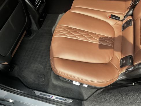 Used 2024 BMW X7 M60i w/ Executive Package image 27