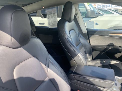 Used 2024 Tesla Model Y 2WD image 26