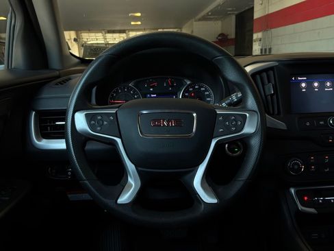 Used 2024 GMC Terrain SLE FWD image 31