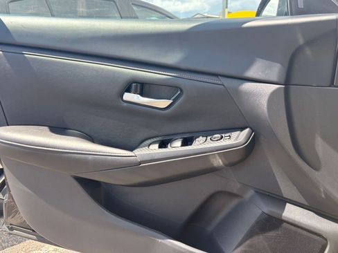 Used 2025 Nissan Sentra SV FWD image 18
