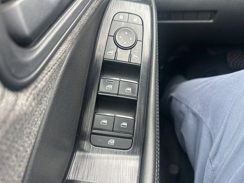 Used 2022 Nissan Rogue S image 21