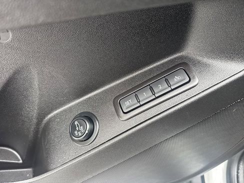 Used 2019 Chevrolet Equinox Premier image 12