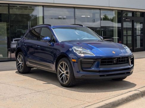 Certified 2025 Porsche Macan image 7