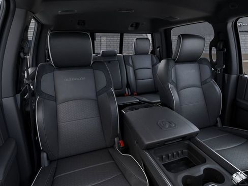 New 2026 RAM 2500 Laramie AWD/4WD image 16