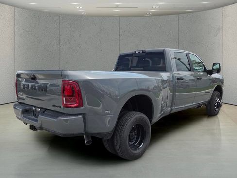 New 2026 RAM 3500 Big Horn AWD/4WD image 4