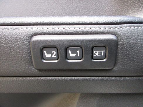 Used 2023 Toyota 4Runner Limited AWD/4WD image 31