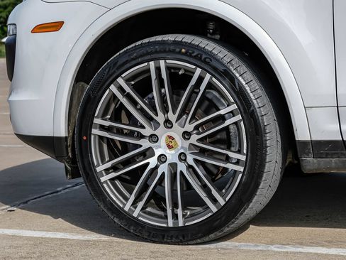 Used 2017 Porsche Cayenne Platinum Edition AWD/4WD image 64