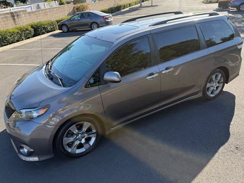 Used 2013 Toyota Sienna SE w/ Premium Pkg w/Entune FWD image 11