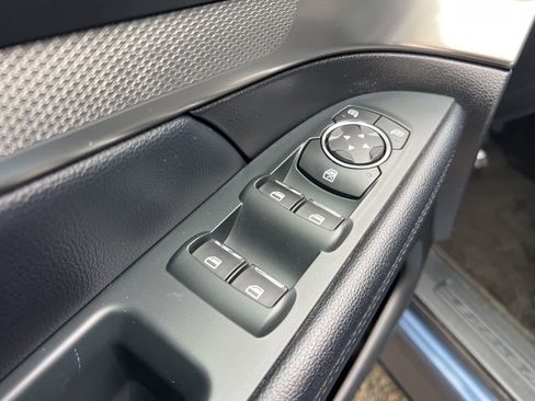 Used 2018 Ford Explorer XLT w/ Equipment Group 202A AWD/4WD image 12