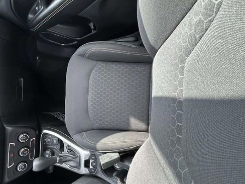 Used 2018 Jeep Compass Sport image 13