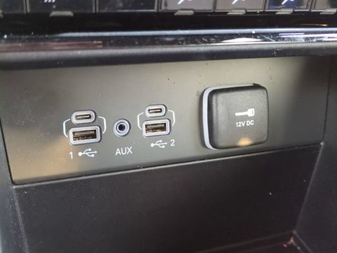Used 2024 Jeep Grand Cherokee L Limited RWD image 21
