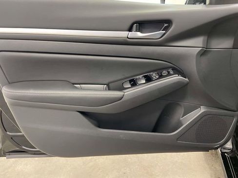 New 2025 Nissan Altima 2.5 SL image 9