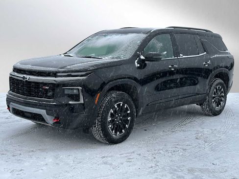 Used 2025 Chevrolet Traverse Z71 image 7