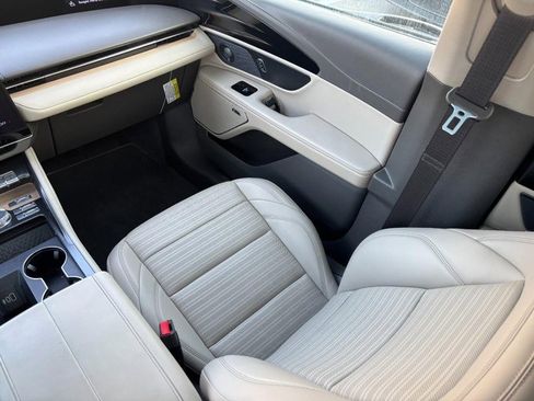 Certified 2024 Lincoln Nautilus Reserve w/ Equipment Group 202A image 14