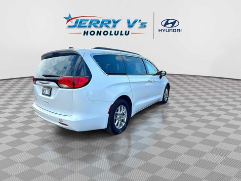 Used 2021 Chrysler Voyager Lxi image 8