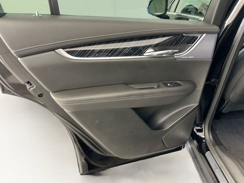 Used 2025 Cadillac XT6 Premium Luxury image 28