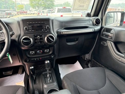 Used 2014 Jeep Wrangler Unlimited Sport w/ Quick Order Package 24S AWD/4WD image 9
