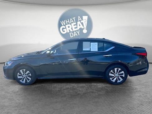 Used 2025 Nissan Altima 2.5 S FWD image 7