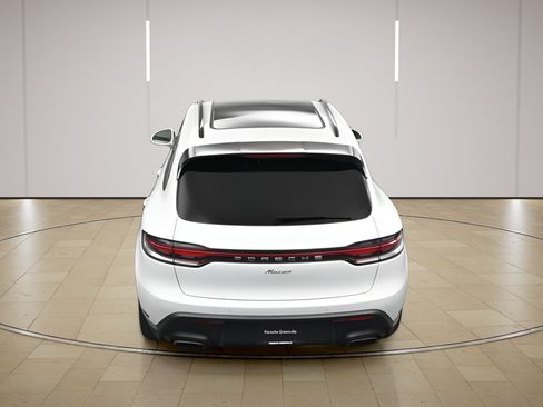 Used 2023 Porsche Macan AWD/4WD image 36