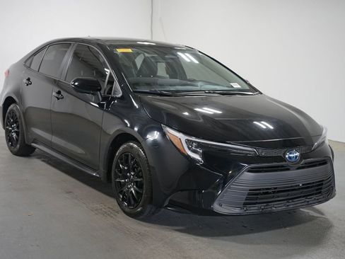 Certified 2025 Toyota Corolla LE w/ Convenience Package FWD image 3