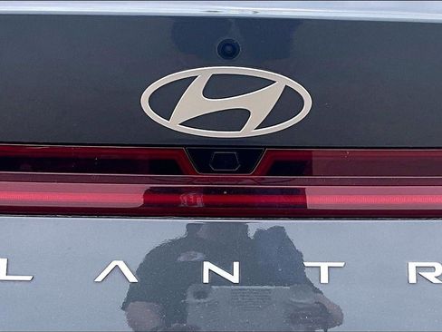 Used 2025 Hyundai Elantra SEL FWD image 24