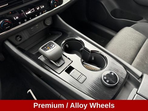 Used 2024 Nissan Rogue SV AWD/4WD image 18