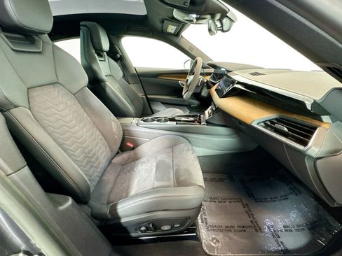 Used 2023 Audi e-tron GT Premium Plus image 26