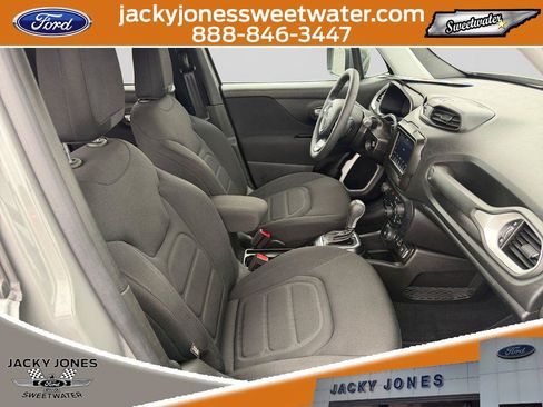 Used 2021 Jeep Renegade Latitude AWD/4WD image 16