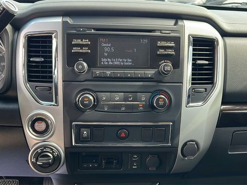 Used 2017 Nissan Titan SV image 22