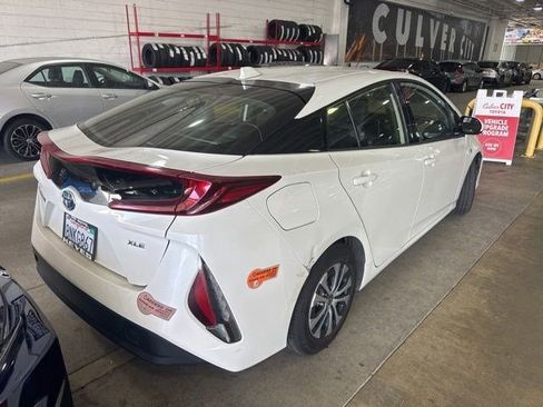 Used 2020 Toyota Prius Prime XLE FWD image 3