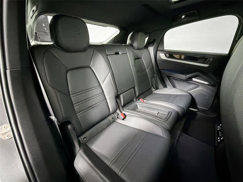 Used 2025 Porsche Cayenne Coupe AWD/4WD image 27