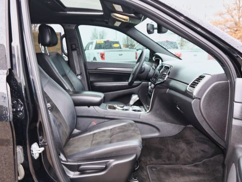 Used 2019 Jeep Grand Cherokee Altitude image 29