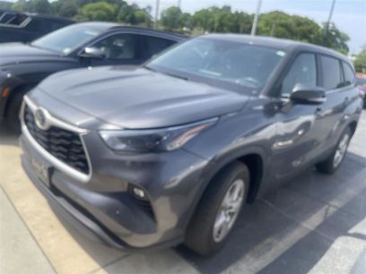 Used 2024 Toyota Highlander LE