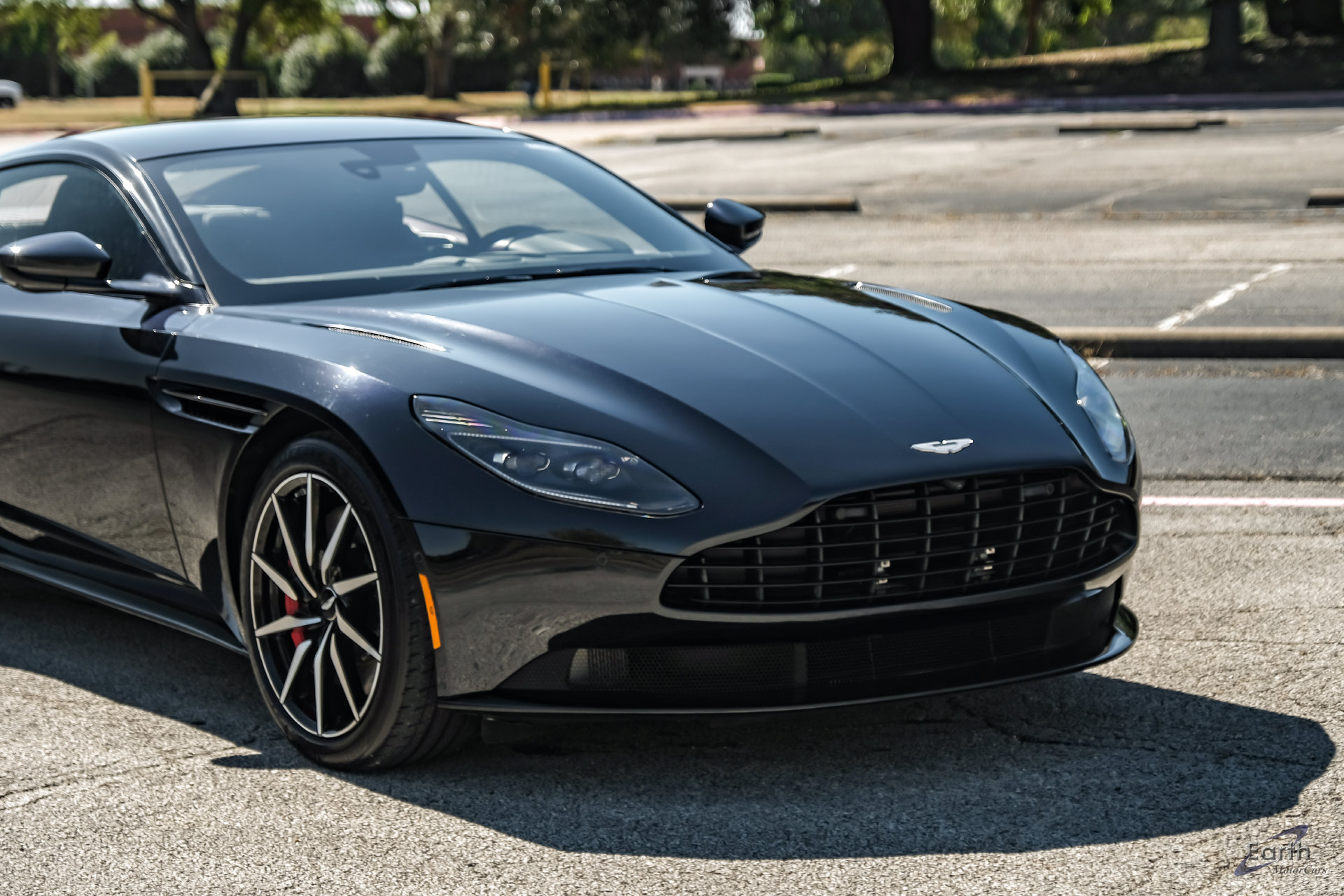 Used 2021 Aston Martin DB11 Coupe RWD image 21