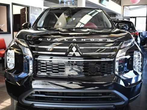 New 2026 Mitsubishi Outlander ES AWD/4WD image 2