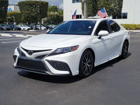 Used 2022 Toyota Camry SE w/ Audio Upgrade Package image 6