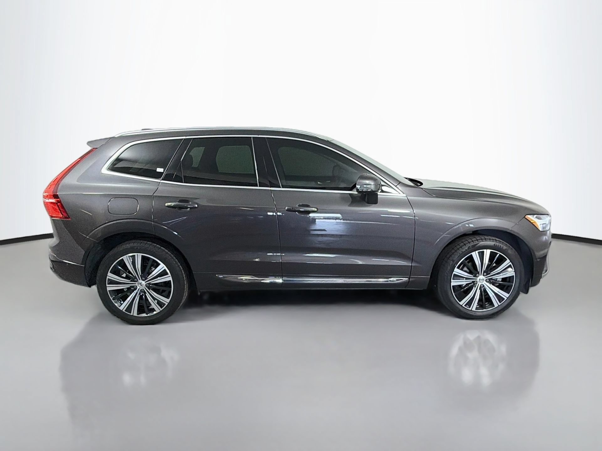 Certified 2023 Volvo XC60 B5 Plus w/ Protection Package Premier FWD image 5