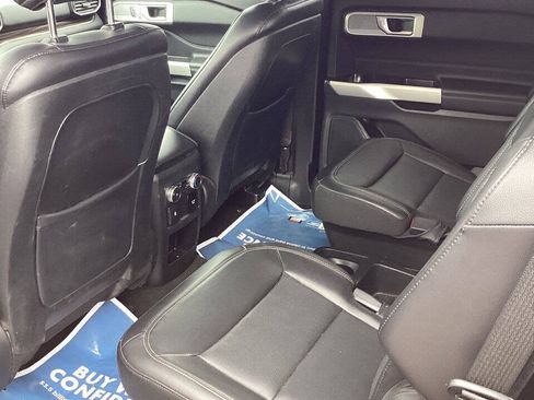 Used 2021 Ford Explorer Limited w/ Equipment Group 301A AWD/4WD image 17