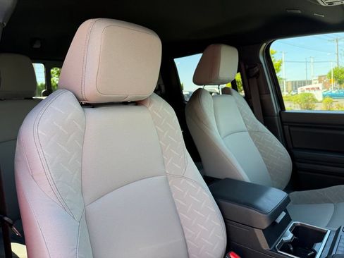 Certified 2025 Toyota Tacoma SR5 AWD/4WD image 21