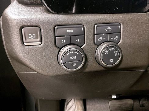 Used 2023 Chevrolet Silverado 1500 LT AWD/4WD image 25
