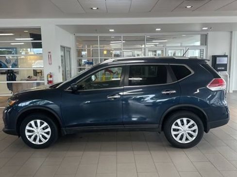 Used 2016 Nissan Rogue S w/ Appearance Package FWD image 19