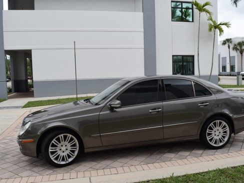 Used 2008 Mercedes-Benz E 350 4MATIC Sedan image 4
